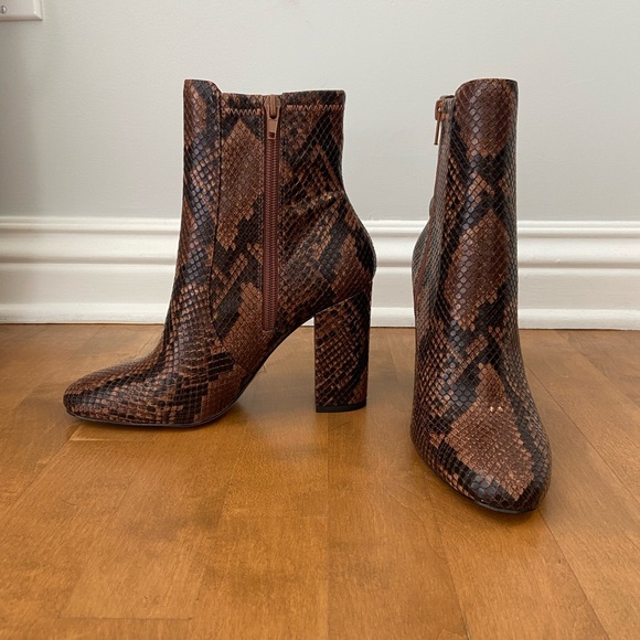 NWOT Aldo snakeskin ankle bootie - Picture 2 of 4